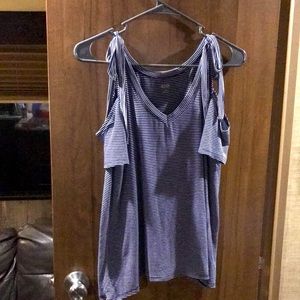 Tank top with sleeves off the shoulder